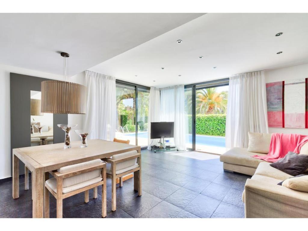 Sunny House Villa ซาน เปเร เด ริเบส ภายนอก รูปภาพ