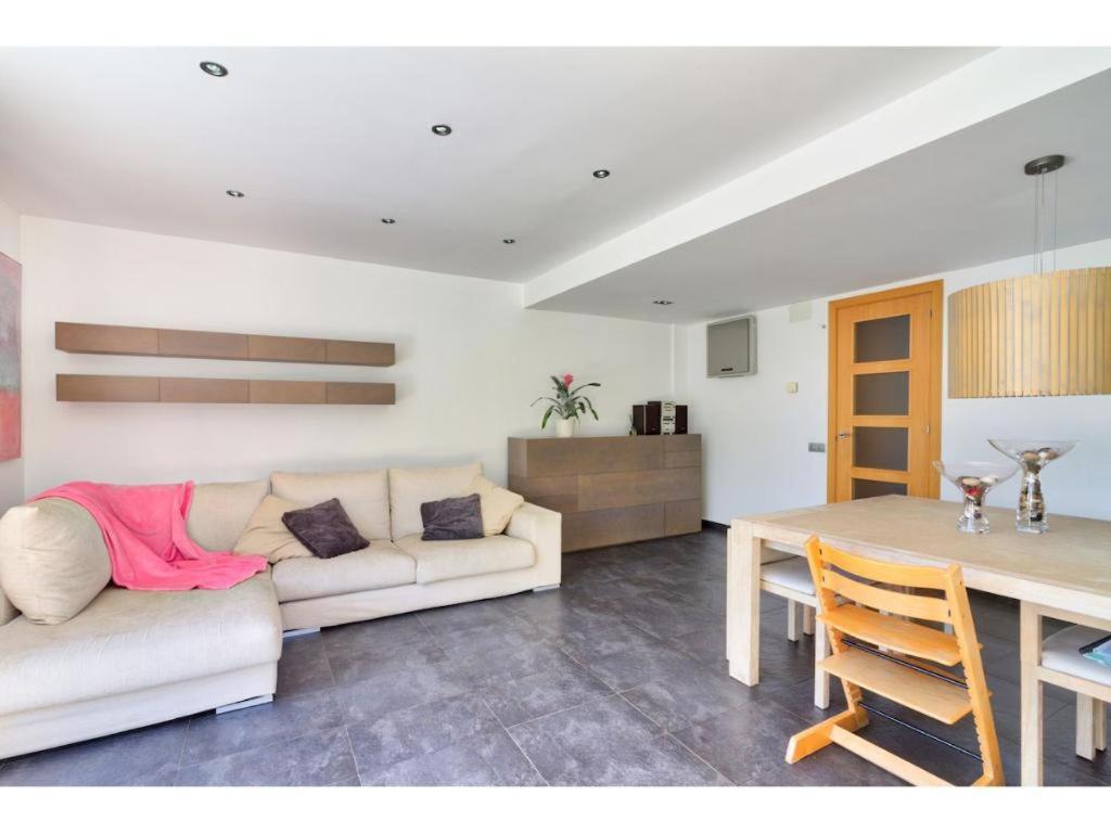 Sunny House Villa ซาน เปเร เด ริเบส ภายนอก รูปภาพ